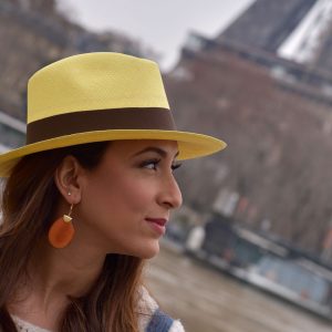 chapeau jaune femme