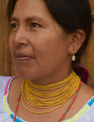 artisane quechua de bijoux naturelles