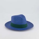 chapeau bleu marine inspiré de la mer