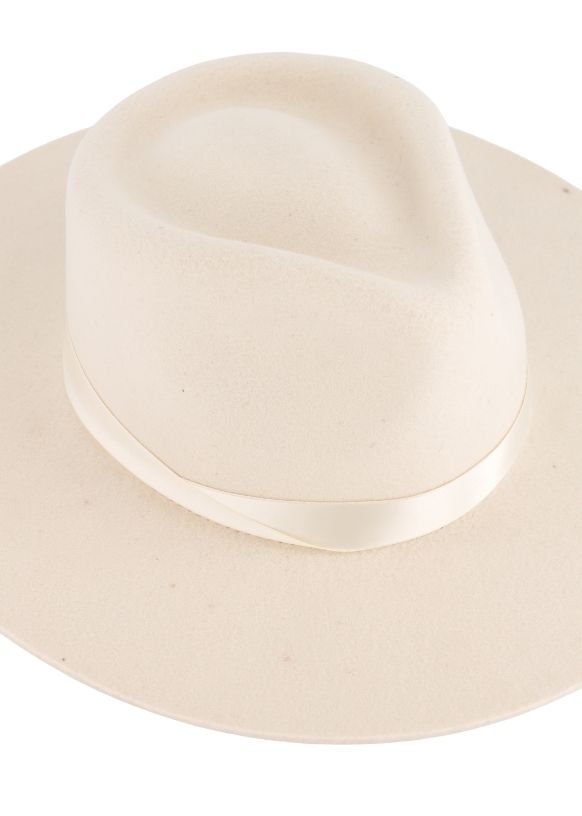 chapeau blanc en feutre ruban satin